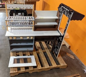 lot 301 image: Little Tikes Cafe & Bakery (Needs minor repair)