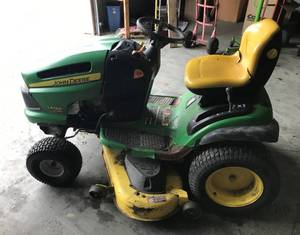 John Deere LA 140 48 Automatic Riding Lawnmower