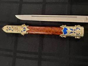 lot 2 image: Dagger & Sheath
