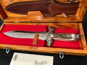 lot 3 image: Muela Dagger Limited Edition - Numbered 221500