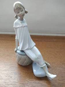 Lladro Girl Admiring Her Mothers Shoe Figurine