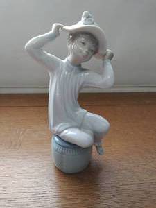 Lladro Girl with Hat Figurine