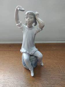 Lladro Girl Washing, Shampooing Hair Figurine