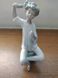 Lladro Girl with Brush & Mirror Figurine