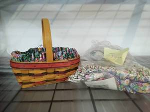 Longaberger Oval Basket w Garters