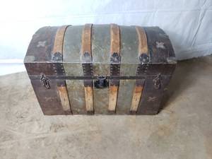 Round Top Chest