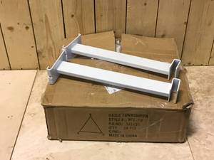 12 in. White Bracket for Rectangular Hangrail (Pack of 24) Customer Returns See Pictures
