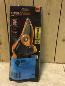 Fiskars 34 in. Cut Capacity Titanium Coated Blade, PowerGear 2 Bypass Pruner Customer Returns See Pictures