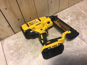 DEWALT 20-Volt MAX 18-Gauge Nailer (Tool Only)  1 battery&nbsp For Parts Only See Pictures