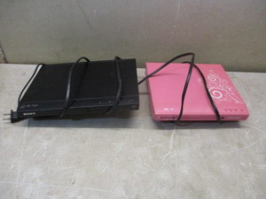 2 DVD Players