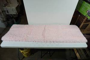 lot 80 image: NEW Cushy Area Rug - Pink