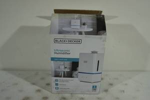 lot 17 image: NEW Black and Decker 1.32 Gallon Ultrasonic Humidifier