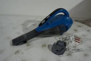 lot 39 image: Black and Decker Dustbuster Hand Vacuum