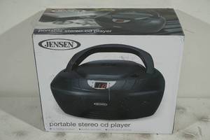 lot 60 image: NEW Jensen AMFM CD Player Boombox