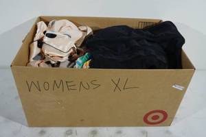 lot 44 image: Assorted Womens XL Clothing - Shirts, Skirts, Leggings, Pants