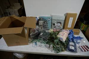 lot 40 image: Assorted Home Dcor - Curtains, Personalized Pillow Cases