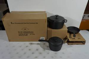 lot 230 image: Cast Iron Cookware - 5 Pieces - Unused