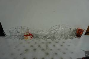 lot 235 image: Assorted Glassware