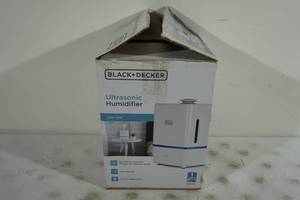 lot 207 image: Black and Decker Ultrasonic Humidifer