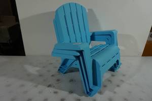 lot 276 image: 3 NEW Indoor Plastic Chairs - Blue