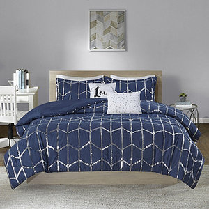lot 36 image: Intelligent Design Khloe Metallic 5 Piece Comforter Set - California King