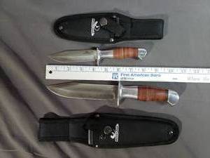 2 Mossy Oak Fixed Blade Knives and Sheaths