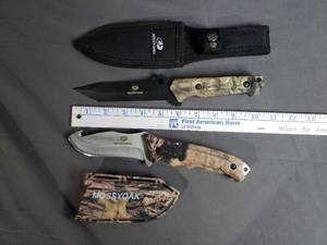 2 Mossy Oak Fixed Blade Knives and Sheaths