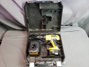 Dewalt 14.4 Drill, Batter, Charger and Case