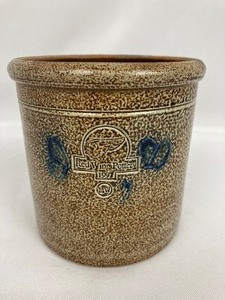 lot 18 image: Vintage Duck Decoy & Red Wing 1997 Small Butterfly Crock
