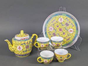 lot 21 image: 1976 Mun Shou Chinese Porcelain Tea Set