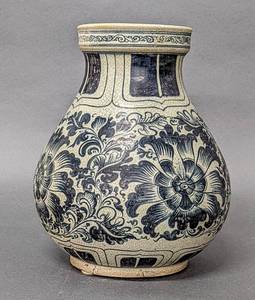 lot 46 image: Thailand Crackleware Blue and White Porcelain Vase