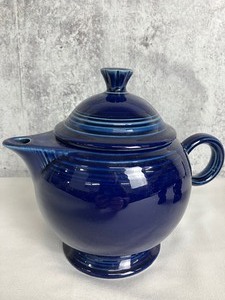 lot 62 image: Elegant Cobalt Blue FiestaWare Teapot & Bulb Candle Holders
