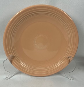lot 85 image: Set of 30 Pieces of Peach Fiestaware