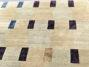 lot 80 image: Tufenkian Tibetan Armenian Hand-Worked 100% Tibetan Highland Wool Area Rug - 5.5 Ft x 8 Ft