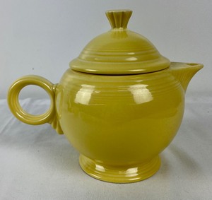 lot 52 image: Yellow Fiestaware Teapot, Mug, Plate, & Bowls