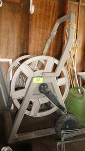Nice garden hose reel