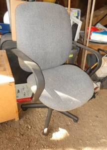 Rolling office chair