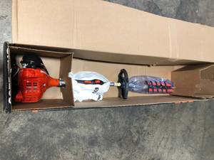 lot 5 image: Echo 21 in. 21.2 cc Gas 2-Stroke Cycle Hedge Trimmer - good condition - review all pictures