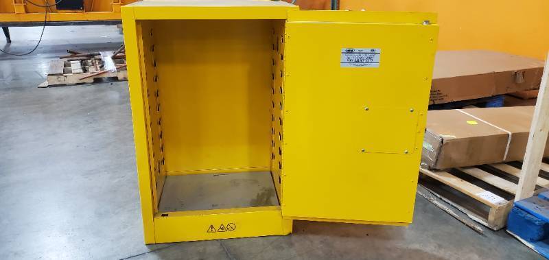 Edsal SC12F (23 W x 18 D x 35 H) 12-Gallon Flammable Liquid Safety Cabinet (Used) - Missing Keys.