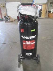 Husky 20 Gal. 200 PSI Oil Free Portable Vertical Electric Air Compressor, C202H - Engine Runs Very Weak, Needs Work.