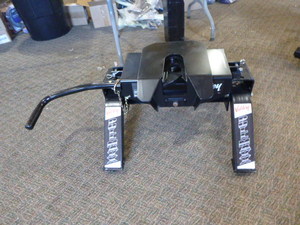 lot 2 image: Valley Pull-Max 5th Wheel Hitch