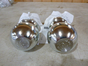 lot 14 image: 2 Valley 2 516 Tow Balls