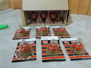 lot 142 image: 12 Hawk Linckon Wire Brushes