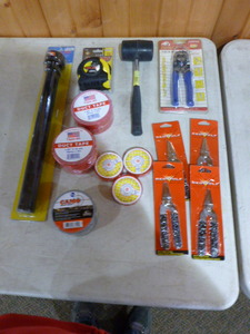 lot 146 image: Variety of ToolGarage Items