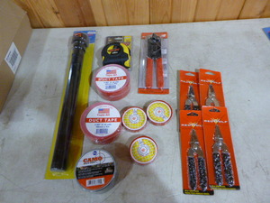 lot 147 image: Variety of ToolGarage Items