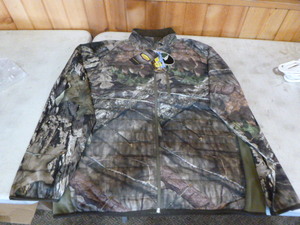lot 208 image: Mossy Oak Yukon Gear Hunting Jacket