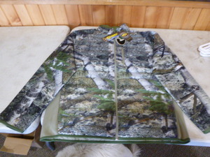 lot 212 image: Mossy Oak Yukon Gear Hunting Jacket