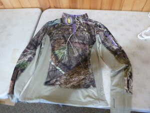 lot 222 image: Mossy Oak Yukon Gear Pull-Over Hunting Jacket
