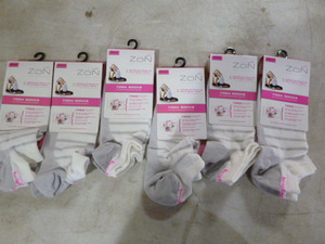lot 302 image: 6 Pair of Zon Yoga Socks