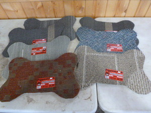lot 318 image: 7 Pampered Pooch Food and Water Bowl Mats